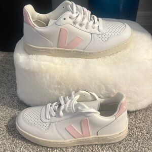 Like new VEJA Shoes Pink Size 36 US 5